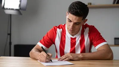 Gillingham sign ex-Southampton defender Samuel Tabares