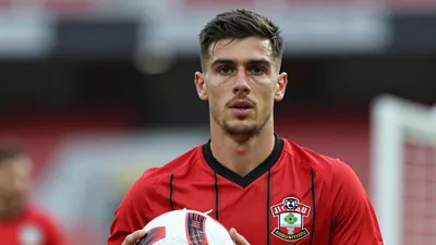 Southampton's Leo Scienza is set to discuss his future with the club, amid interest from Everton